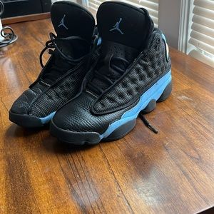 Jordan shoes in a size 4 fits ages between 9 and 10 years old.